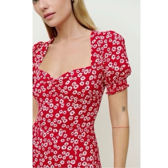 Reformation Lacey Smocked Sleeve Dress in Jenna Red Floral Size 4 - Picture 3 of 11